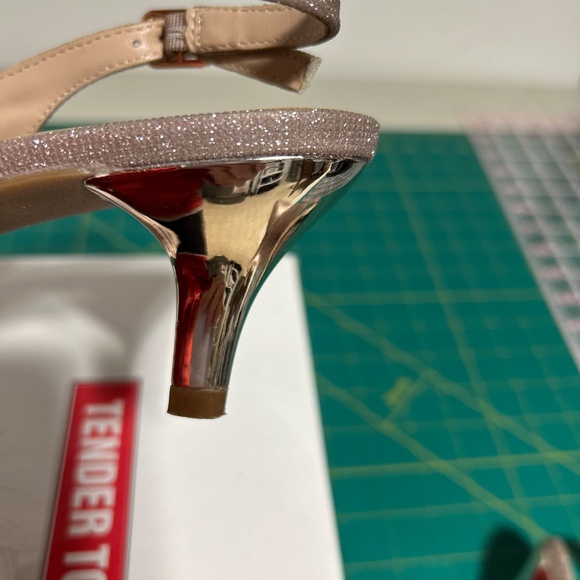 Shoes - Picture 2 of 7